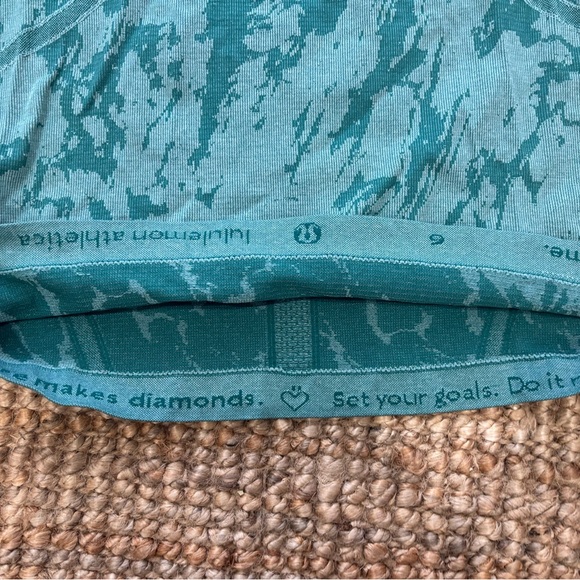 Lululemon Swiftly Tech Short Sleeve Crew Size 6
Heathered Forage Teal - Picture 8 of 8